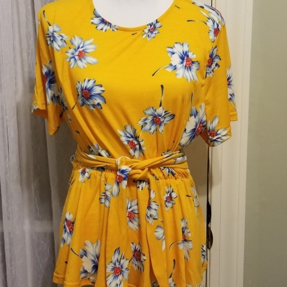 *SOLD OUT*Plus Size Bright Sunflower FrontTie Top - Picture 2 of 3